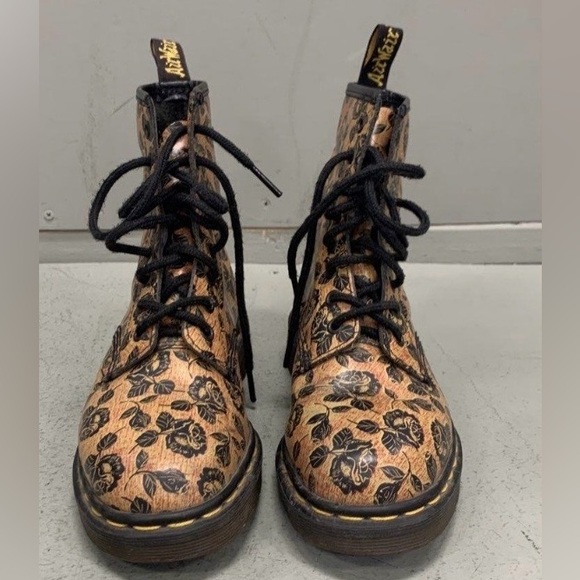 Dr. Martens Shoes - RARE!!! 99.9% New! Made in England Dr Marten Floral Size 6/6.5